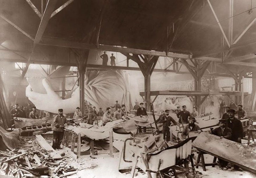 imagens históricas - construção da estátua da liberdade