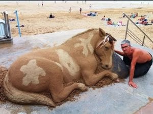 O que esse artista faz com a areia é inacreditável