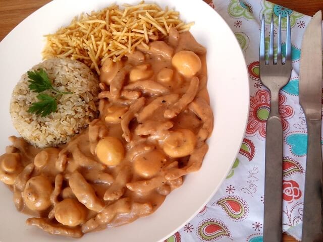 receitas vegetarianas - estrogonofe de carne de soja