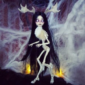 O que esta artista faz com as bonecas é incrível!